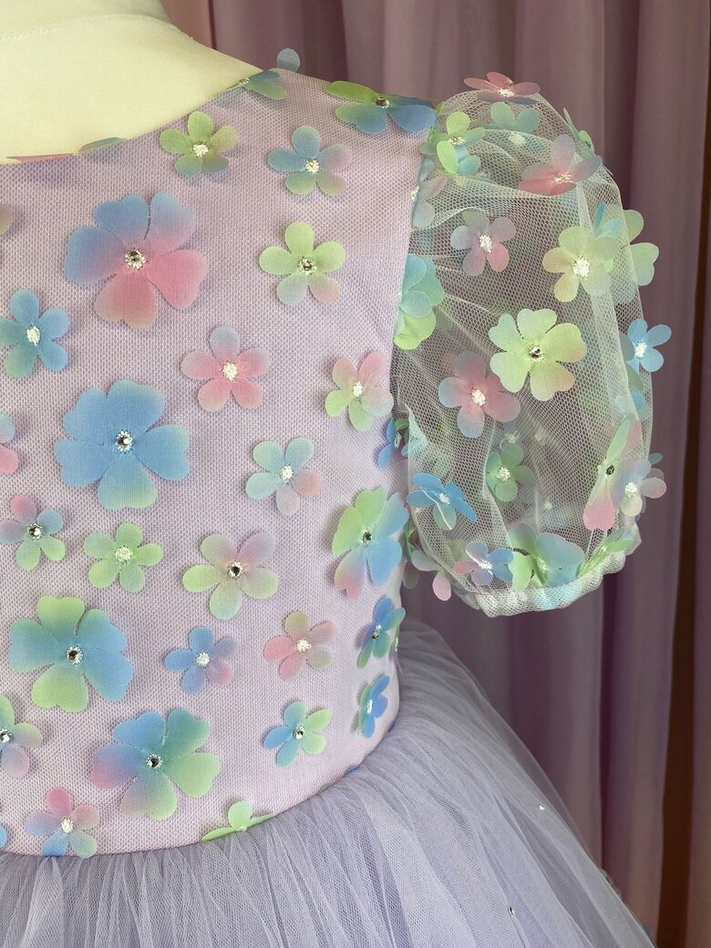 🇱🇻 122 cm "Raibie ziedi" violeta